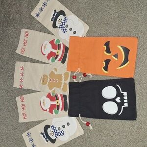 *Free w/ $15* Festive Holiday Gift Bags Set